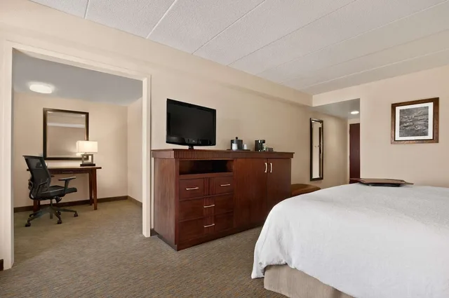 Room, King Bed, Working Area، Hampton Inn Lexington Park 3/3