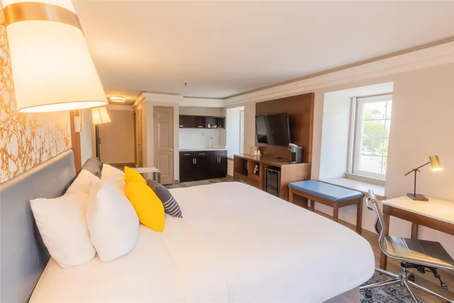 Suite, King Bed, Sofa, Kitchenette, The Westfield Inn, BW Signature Collection 4/7