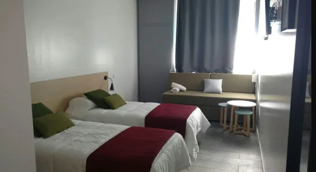 غرفة كومفورت بسريرين منفصلين بإطلالة على الحديقة مع أريكة، Centre Esplai Hostel 5/5