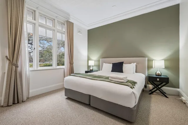 كوخ بسرير كينج وسريرين كوين، Comfort Resort Leura Gardens 3/8