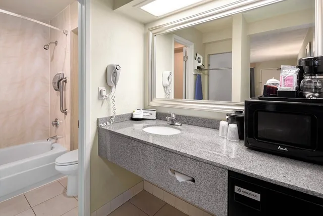 غرفة قياسية بسرير كوين، Hotel Nexus, BW Signature Collection 4/5