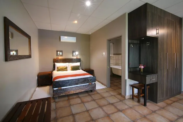 Executive Room, Kalahari Arms Hotel 1/2
