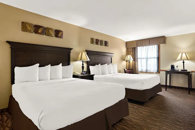 Suite, 2 Queen Beds, Sofa, Best Western Center Pointe Inn 1/3