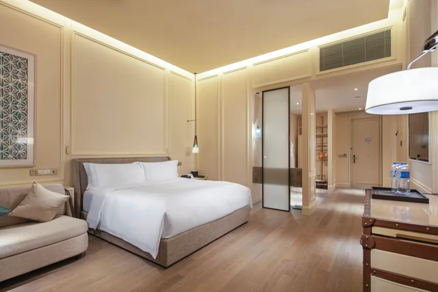 Room, King Bed, Accessible, Hilton Dalian Golden Pebble Beach Resort 1/2