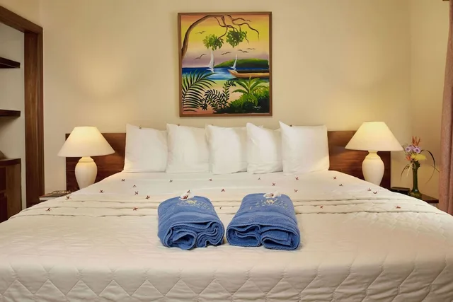جناح بفراش فوتون وسريرين منفصلين بإطلالة على البحر بشرفة بغرفة نوم واحدة، SunBreeze Suites 3/6
