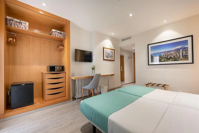 غرفة بسرير مزدوج بإطلالة على المسبح بشرفة، Poseidon Resort 2/3