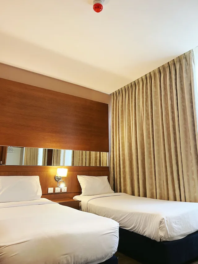 غرفة تنفيذية بسريرين منفصلين، 7th Star Hotel Suites 1/6