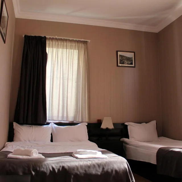 جناح عائلي بشرفة، New Metekhi Hotel 1/10
