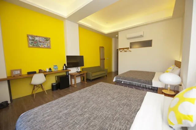 غرفة قياسية رباعية بسريرين كوين بإطلالة على البحر، The Tree Bed and Breakfast 2/4