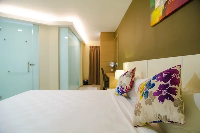 غرفة ديلوكس بسرير كوين، Mornington Hotel Bukit Permata 1/3