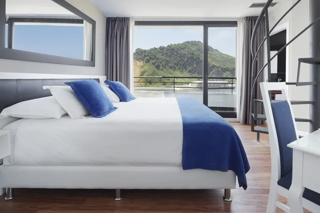 جناح دوبلكس بسرير كينج بشرفة بإطلالة جزئية على البحر، Hotel Villa Antilla 1/5