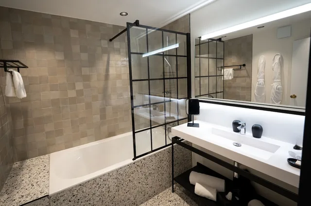 غرفة كومفورت بسرير كوين، Hostellerie Cedre and Spa Beaune 10/10