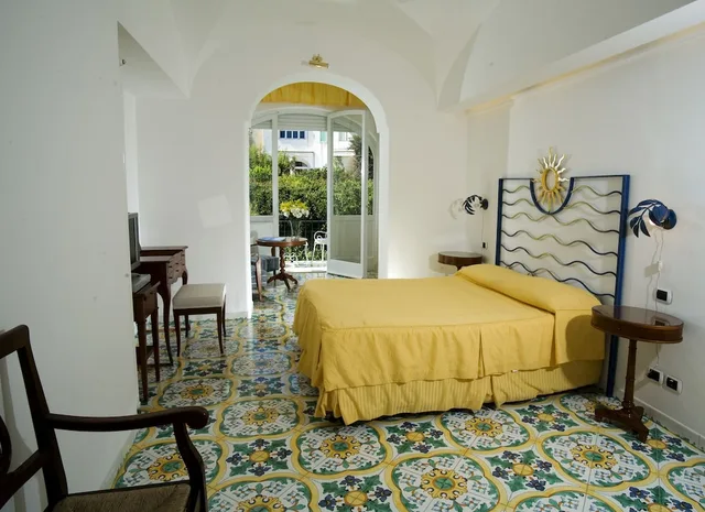Family, Queen and Twin Beds, Hotel Gatto Bianco 2/3