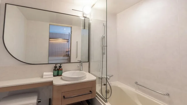 غرفة بريميوم بسريرين منفصلين بإطلالة على المدينة مع دخول صالة النادي لذوي الإعاقة، Ana Crowne Plaza Okayama Formerly Ana Hotel Okayama 2/2