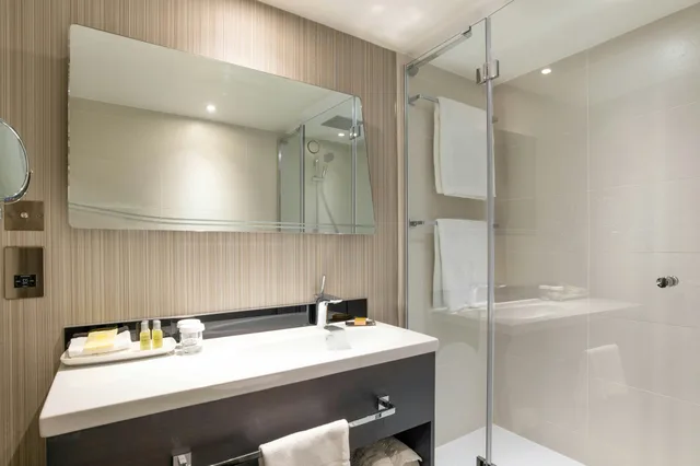 غرفة تنفيذية بسرير كينج، Hilton London Heathrow Airport 3/4