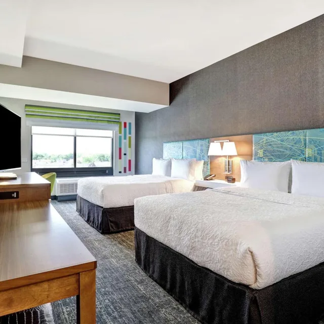 غرفة بسرير كينج وسريرين كوين لذوي الإعاقة، Hampton Inn St Catharines Niagara On 1/9