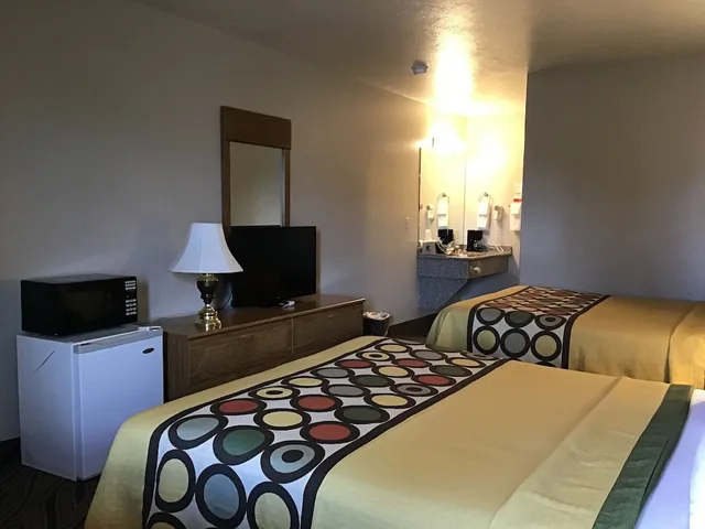 غرفة قياسية بسريرين كوين، Super 8 by Wyndham Hurricane Zion National Park 1/2