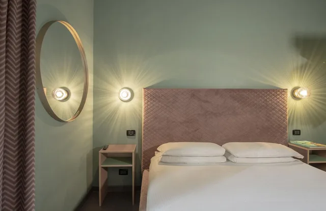 غرفة متصلة بسريرين مزدوجين وسرير مزدوج وسريرين منفصلين، Milani Hotel 1/9