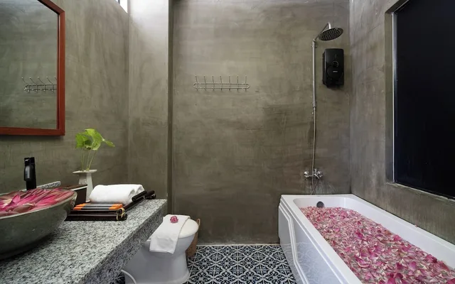 جناح جونيور بسرير كينج بإطلالة على المسبح بشرفة، Central Corner D Angkor 8/9