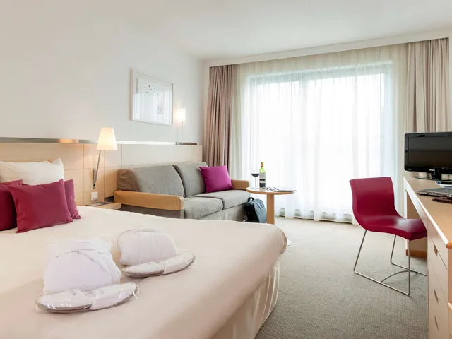 Superior, Double Bed, Novotel Berlin Mitte 2/6