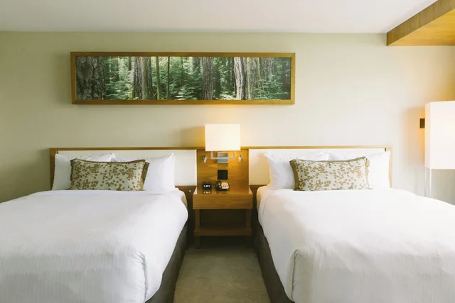 Deluxe, 2 Queen Beds, Partial Harbour View، Fairmont Pacific Rim 1/3
