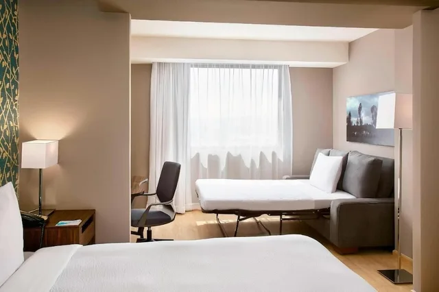 جناح بسرير كينج مع أريكة، Fairfield Inn Suites Aguascalientes 5/8