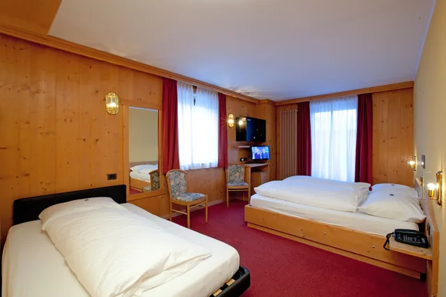 غرفة ثلاثية بسرير كوين مع أريكة، Angelica Hotel 8/10