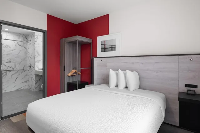 غرفة بسرير كوين لذوي الإعاقة، Ramada by Wyndham Brooklyn Near Flatbush 3/5