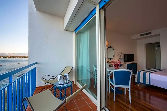 غرفة بإطلالة على البحر بشرفة مفردة بسرير مزدوج، Splendid Hotel La Torre 2/2