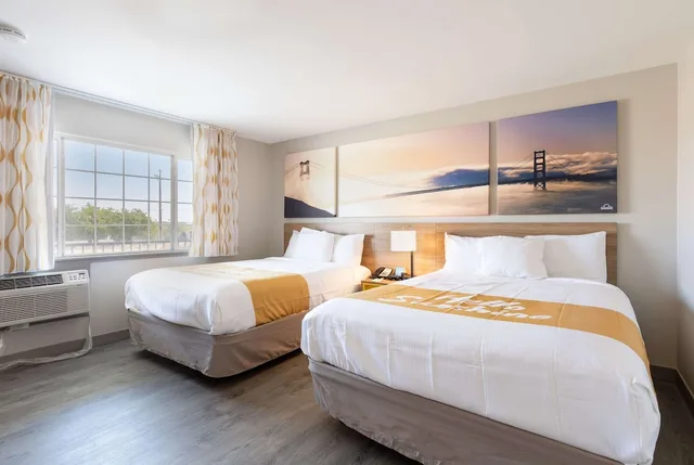 جناح بسرير كينج وسريرين كوين بغرفتي نوم، Days Inn By Wyndham Red Bluff 2/4