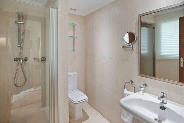 3 Bedrooms, Plus, Premium, Suite, 1 Queen and 1 Single Bed, Sea View, Hot Tub، Wyndham Grand Costa del Sol 6/9