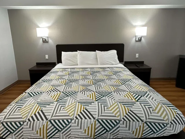 1 Queen Bed - Non-Smoking, Micfridge، Motel6 Greensboro, NC - Airport 7/9