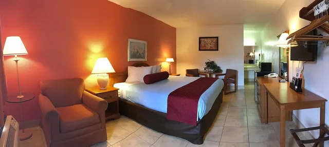 غرفة بسرير كينج، Econo Lodge Fort Myers Cape Coral 1/6