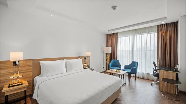 غرفة غراند كلوب بسرير كينج، Grand Vijayawada by GRT Hotels 1/1