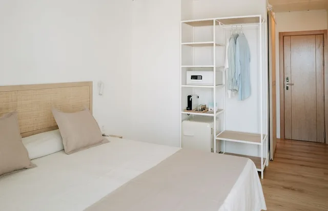 Essential, Twin Beds, Hostal Rosamar 9/10