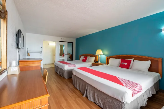 Room, 2 Double Beds, Smoking, Hotel Bossier City LA Red River 3/3