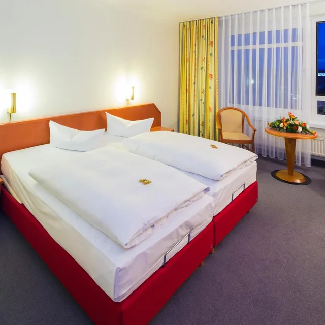 غرفة قياسية بسرير كينج، Hotel Am Terrassenufer 1/4
