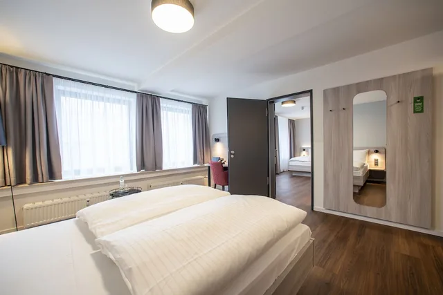 غرفة قياسية بسرير كوين، Eden Frueh Am Dom Hotel 6/10