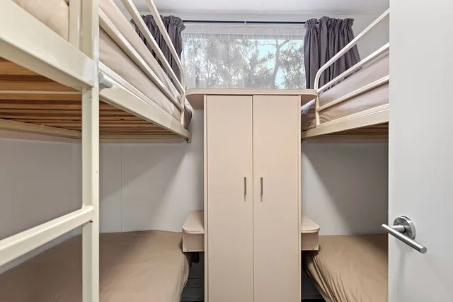 كابينة ديلوكس بسرير كوين بإطلالة على النهر، DISCOVERY PARKS - ECHUCA 4/8