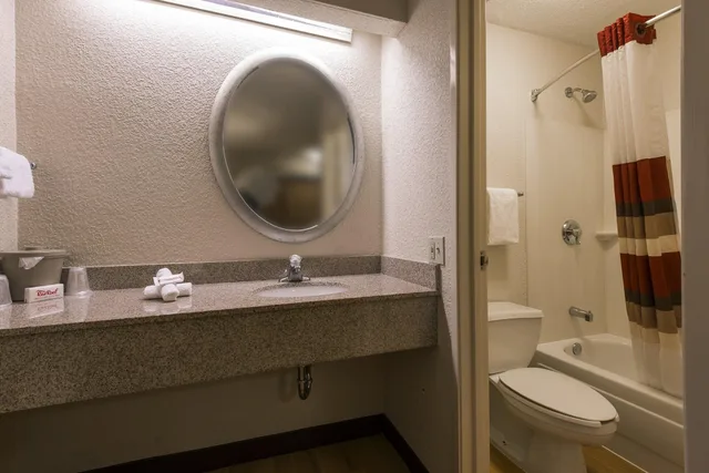 غرفة بسرير كينج، Red Roof Inn Huntington 3/4