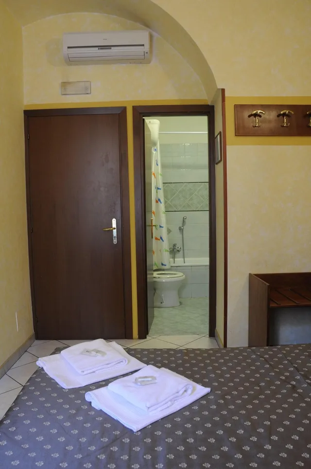 غرفة مفردة، Hotel Farini 5/7