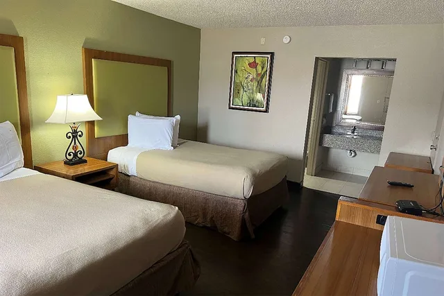غرفة بسريرين مزدوجين لذوي الإعاقة، Baymont by Wyndham Odessa Highway 80 4/5