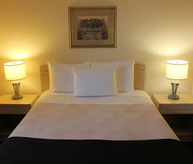 غرفة أساسية بسرير كوين، Coronet Hotel Prince Albert 2/2