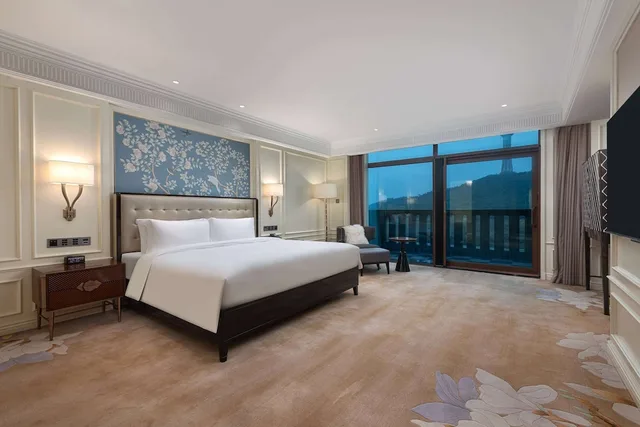 Ambassador, Suite, King Bed، Wyndham Taian West 1/2