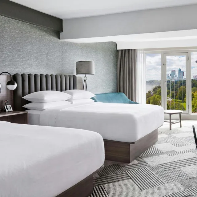 Guest Room, Queen Bed, Niagara Park View، Sheraton Fallsview Hotel 1/5