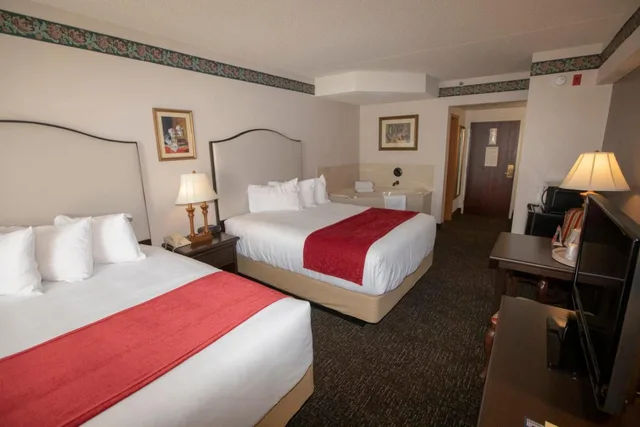 غرفة بسرير كوين بجاكوزي، Hotel Grand Victorian 2/9