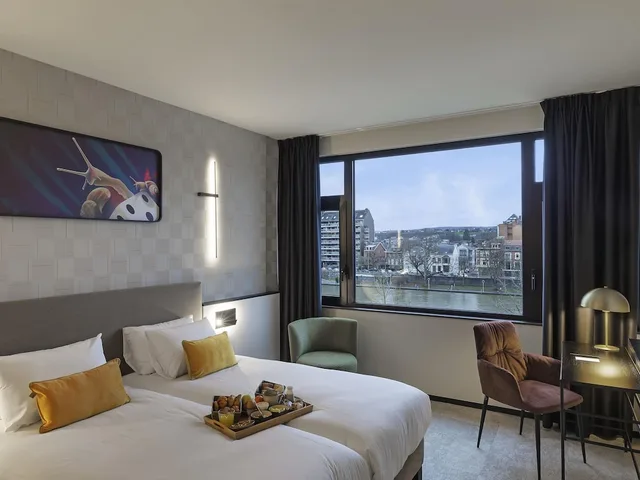 غرفة كلاسيكية بسريرين منفصلين بإطلالة على النهر، Mercure Namur Hotel 1/7
