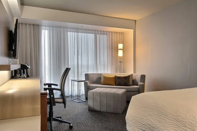 غرفة سوبيريور بسرير كينج مع أريكة، Courtyard Quebec City 3/8