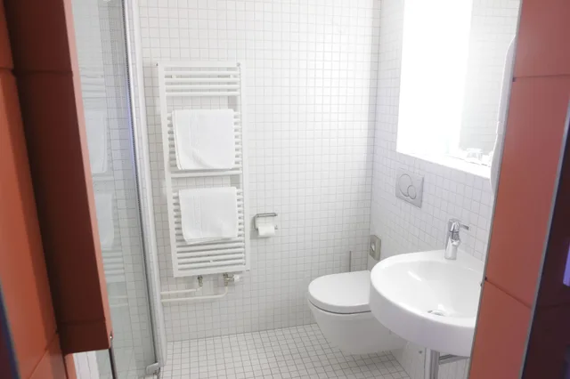 غرفة قياسية بسرير كوين، Berliner Hof 5/7
