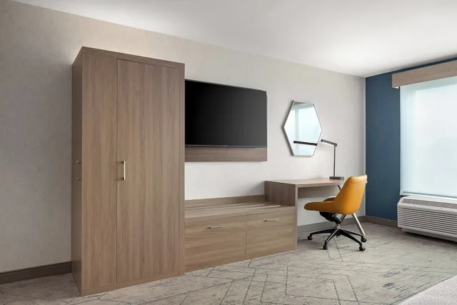Holiday Inn Express & Suites Overland Park South, Belton, Raymore 41/50